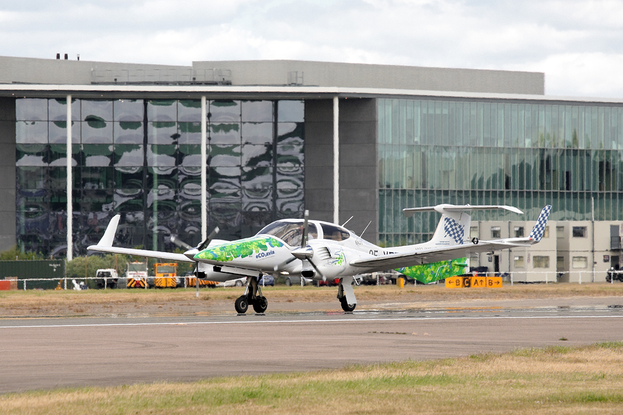 bigstock-Algae-Powered-Plane-8238367.jpg